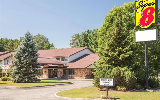 Wautoma Inn by OYO Near Airport WI 73