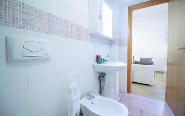 Holidaycasa Sebastiano - Grazioso Bilocale a 150 Mt Dal Mare