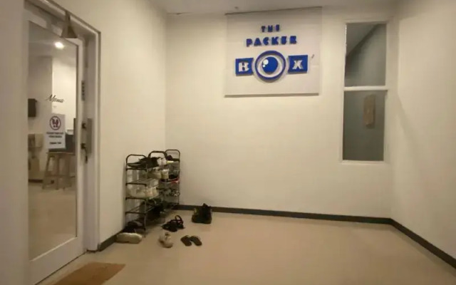 The Packer Box - Hostel