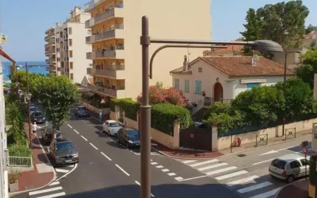 Beautiful studio near sea (free parking)