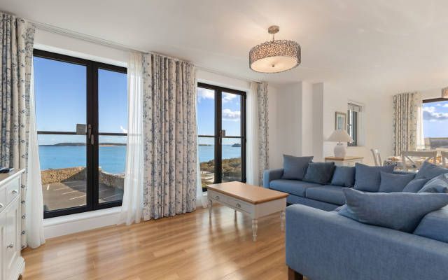 Apartment 8 Waterstone House - Luxury Apartment Sea Views Pet Friendly