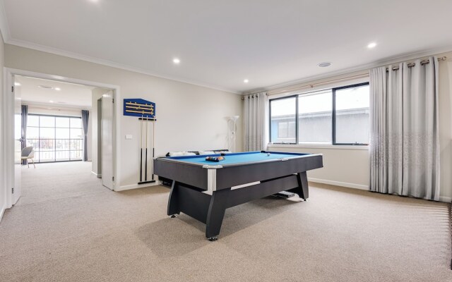 StayAU Spacious 6BR House Pool Table