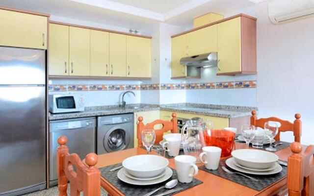 Snug apartment in Fuengirola with solarium