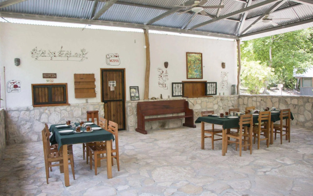 Maya Zacpetén Jungle Lodge