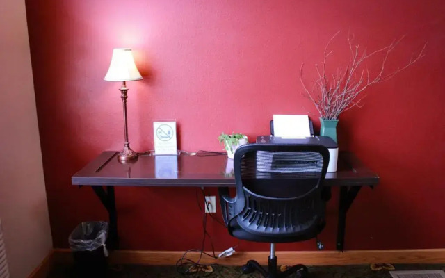 Canby Inn And Suites
