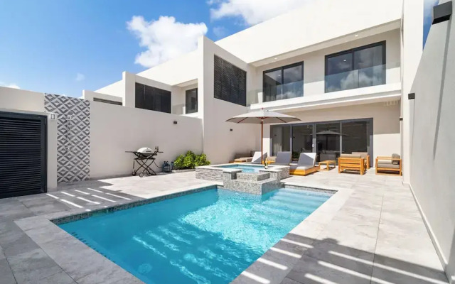 High-end Villa Walk to Beach Pool Ocean View