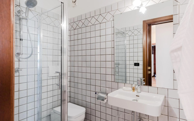 Classic apartment near the Colosseum