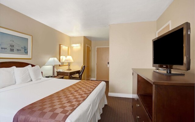 Travelodge Everett City Center