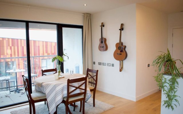 Modern 1 Bedroom Flat With Balcony Near Canary Wharf