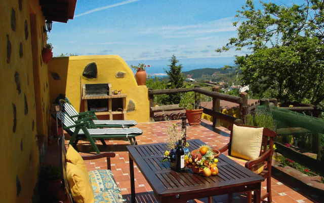 Apartment in Moya with communal pool