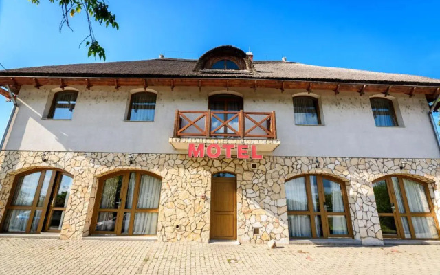 Tekergő Motel és Étterem