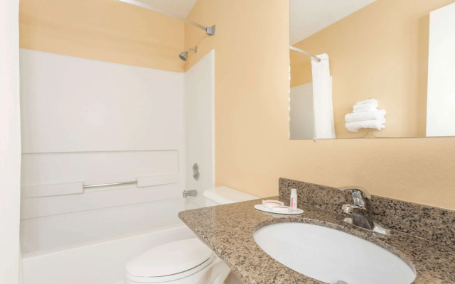 Super 8 by Wyndham Nephi