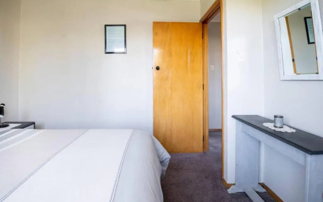 Turangi Home Family Size – Guest Rooms – Turangi
