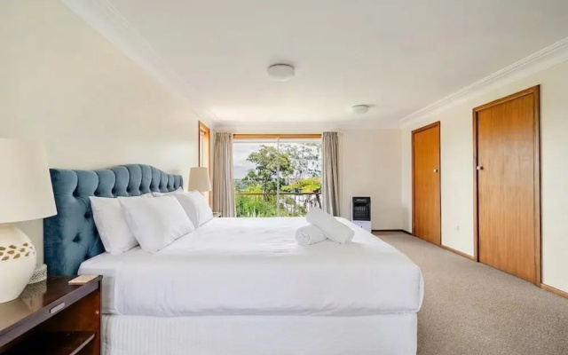 Spacious Family Home With Iconic Views – Guest Rooms – Sydney