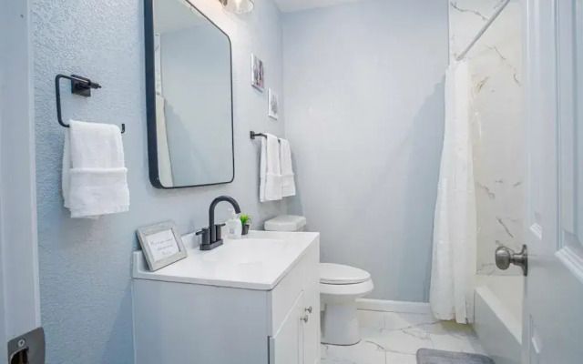 Charming 3br/1ba Close to Vibrant Downtown