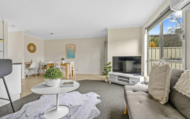Stylish and Spacious Launceston Villa + Free Wifi