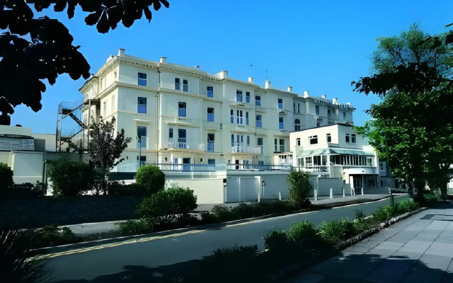 Riviera Hotel