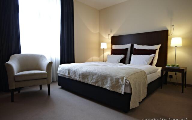 Metropolitan Hotel by Flemings
