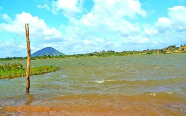 Layathraa Lake View Resort