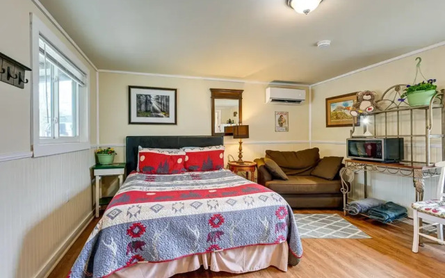 Whittier Vacation Rental Cabin in Tranquil Setting