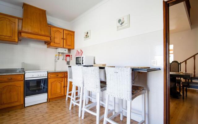Soothing Holiday Home in Ferrel near Baleal Island
