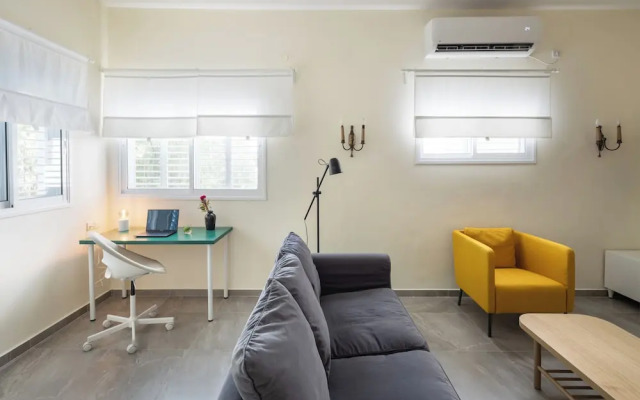 Eclectic Rabin Square Apt by Sea N' Rent