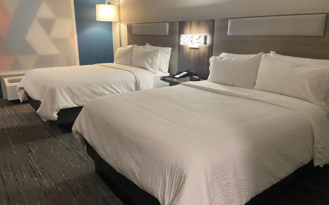 Holiday Inn Express & Suites Elyria by IHG