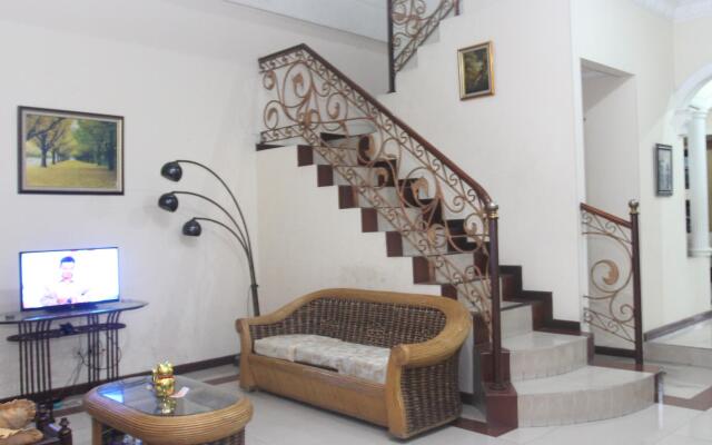 Elton Homestay