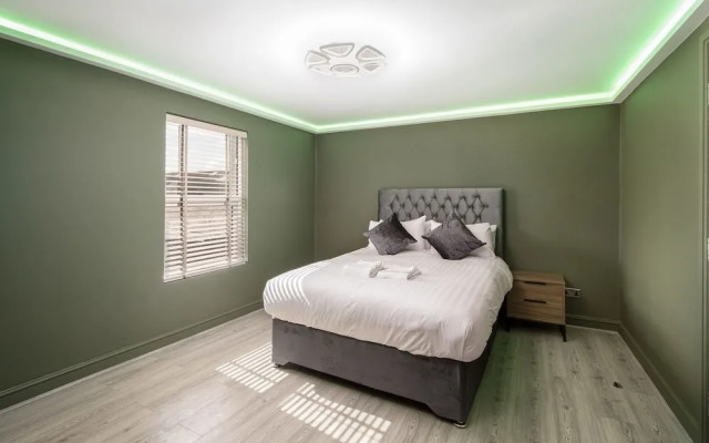 Town View Apartment by Sasco