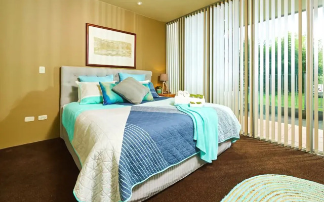 No.6 - Luxury Private Haven in the Heart of Bright