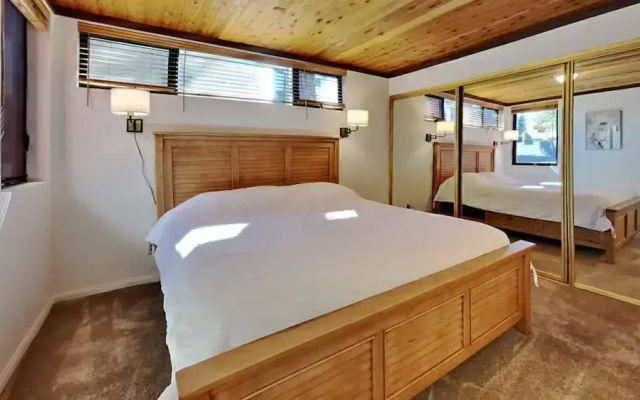 Spacious 2 Bedroom Condo Great For Friends and Families! Hiking, Swimming, Stargazing! by RedAwning