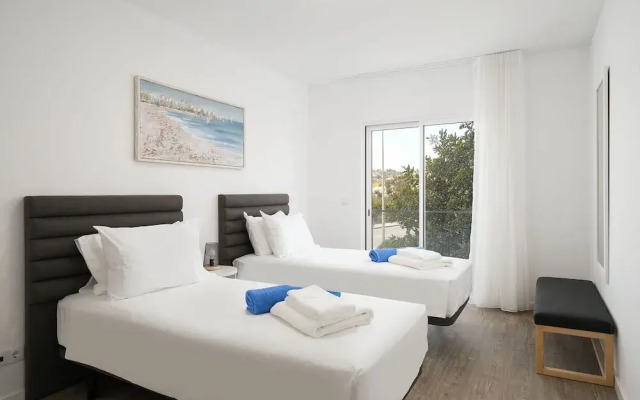 Lagos Modern 1 With Pool by Homing