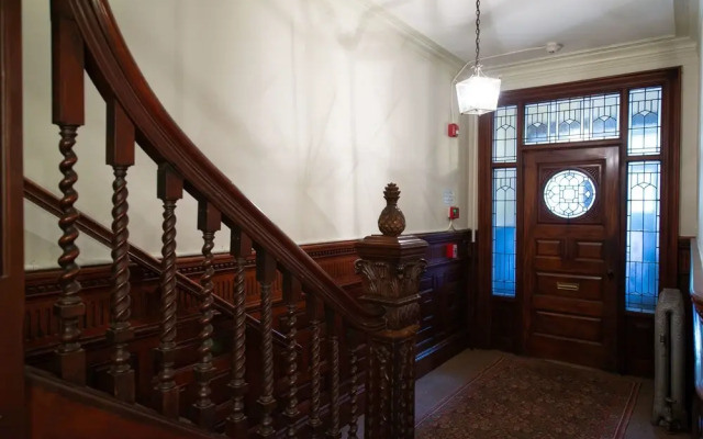Stylish Brownstone Back Bay Apartments