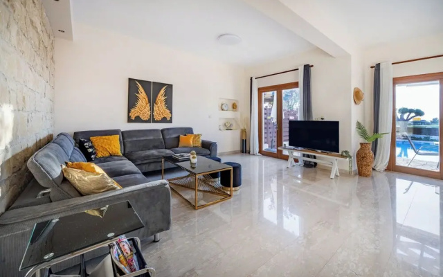 Hg07 Adjacent to Aphrodite Hills- Private Pool, Large Terrace
