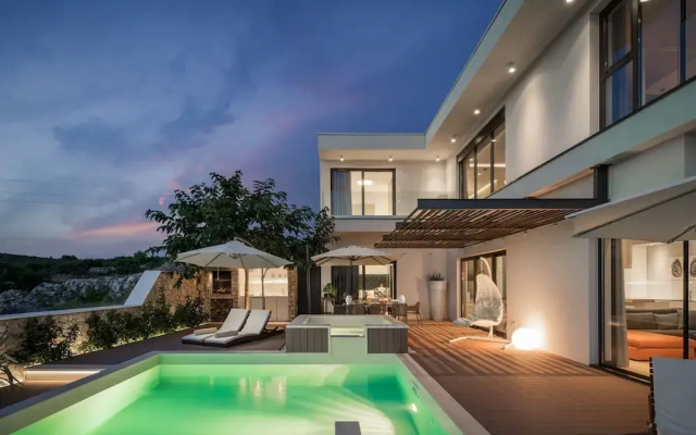 Luxury Villa Golden Eye