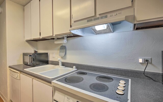 Breezy Condo w/ Screened Lanai in Kailua-kona!