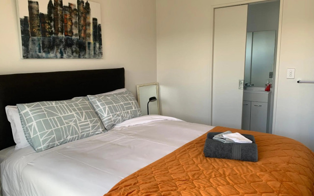 A Beauty on Bligh St Te Anau