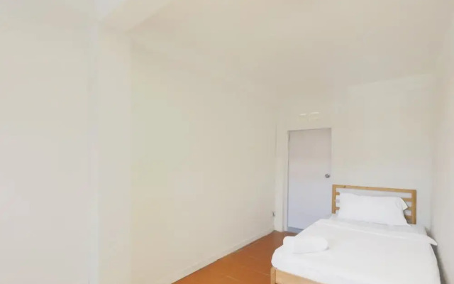 RQ Bangkok Huai Khwang by Collection O