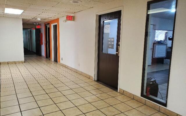 Little Rock Inn & Suites