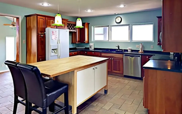 121 12Th Street - Three Bedroom Home