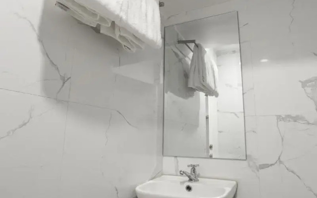 Circuit Hostel by OYO Rooms