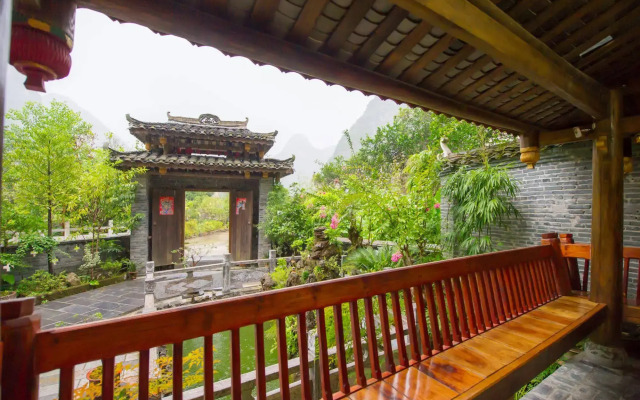 Yangshuo Scenic Mountain Retreat