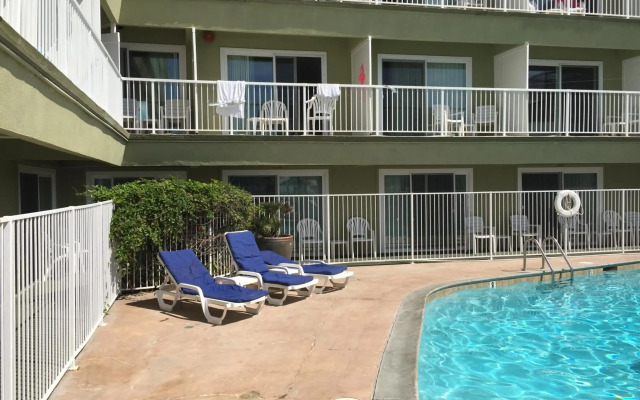 Surfer Beach Hotel