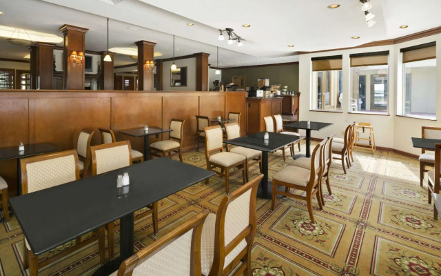 Days Inn & Suites Omaha NE