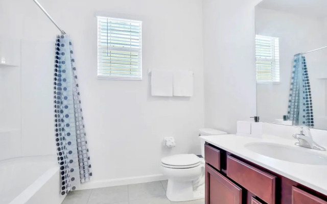 16-guest Lakefront Home w Pool-cinema-games