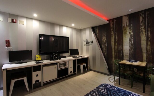 Hera Hotel