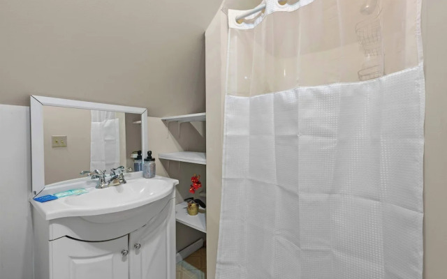 Summit Scholars Suites For 12!