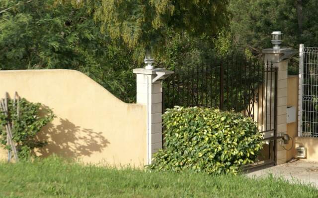 Soothing Holiday Home in Sainte-maxime With Swimming Pool