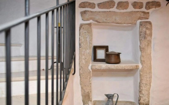 House Rilovic - Two Bedroom House With Swimming Pool and Jacuzzi