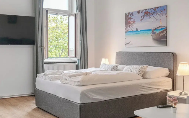 Cozy 2BR Stay Near AKH With WiFi